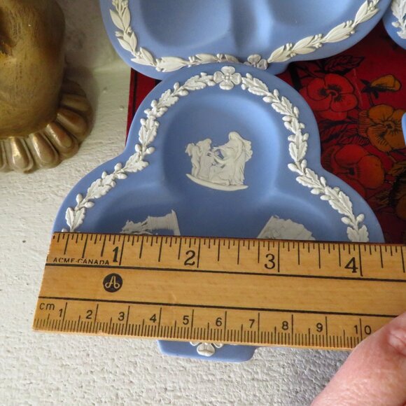 4 Vintage Diamond, heart, clover and spade shaped Wedgwood Blue Jasperware Trink - Picture 10 of 10